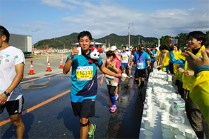 福岡マラソン給水スタッフ